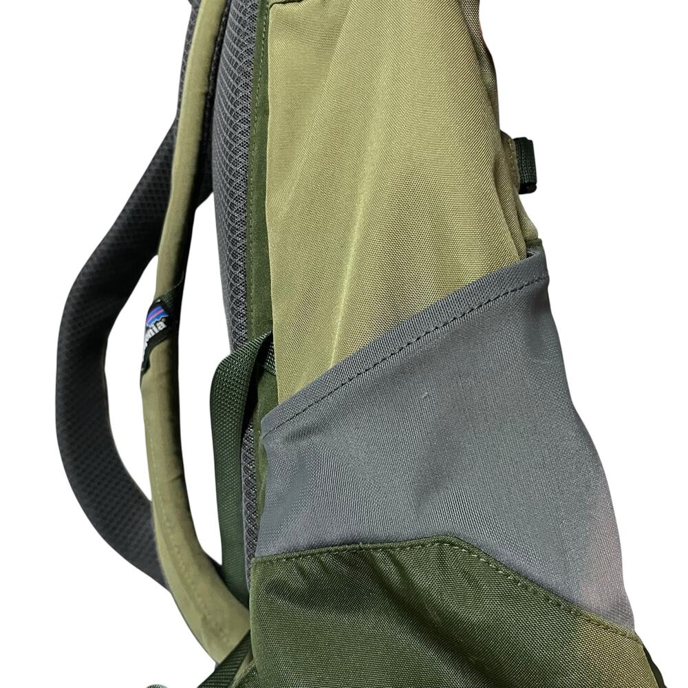 Patagonia Petrolia 28L Backpack Olive Gray Laptop Hiking Travel Daypack EUC - Picture 3 of 7